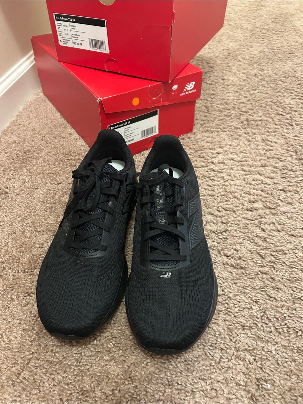 New Balance Men's Black Athletic Running Shoes - Picture 2 of 5